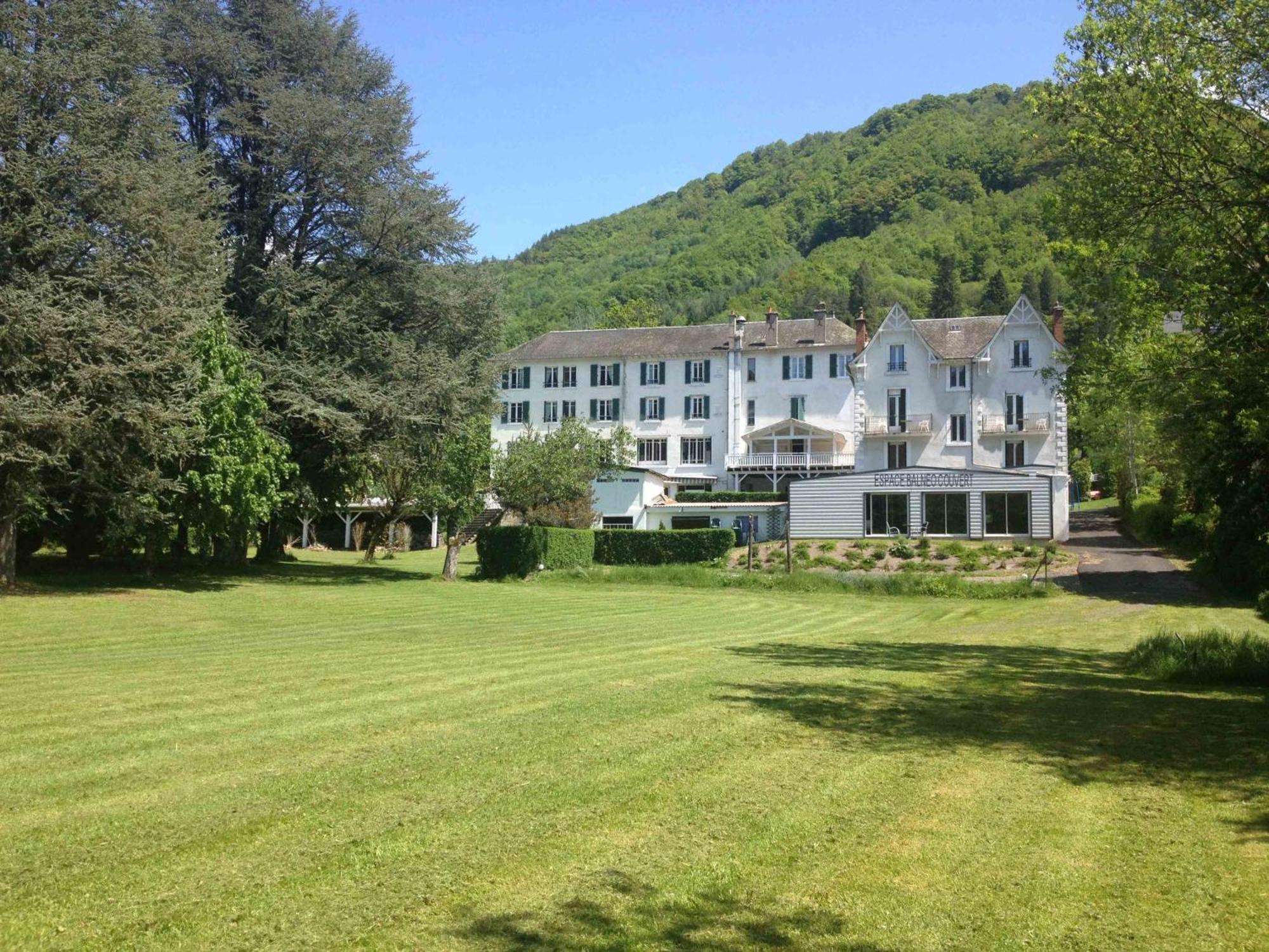 Hotel Et Residence Des Bains Vic-sur-Cere Exterior photo